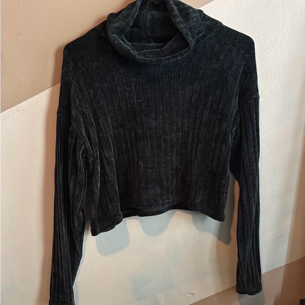 Dark Green Cropped Turtleneck Sweater with Ribbed Knit
